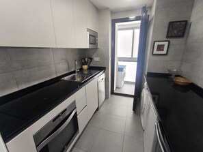 Microwave, oven, stovetop, dishwasher - Beautiful apartment in Teatinos Málaga (Málaga)