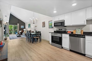 Condo, Multiple Beds, Balcony (Creekside Near the Landing) | Private kitchen