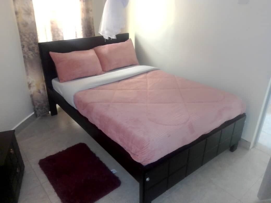 1 chambre, fer et planche à repasser, draps fournis