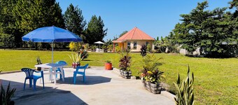 Alberto Gardens - One bedroom cottage in secure, private grounds & free parking