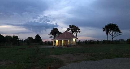 Alberto Gardens - One bedroom cottage in secure, private grounds & free parking