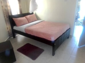 Iron/ironing board, bed sheets, wheelchair access