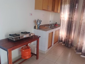 Fridge, microwave, stovetop, electric kettle