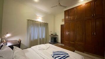 3 quartos, ferros/tábuas de passar roupa, Wi-Fi, roupa de cama