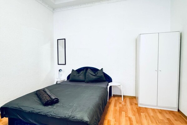 1 bedroom, bed sheets