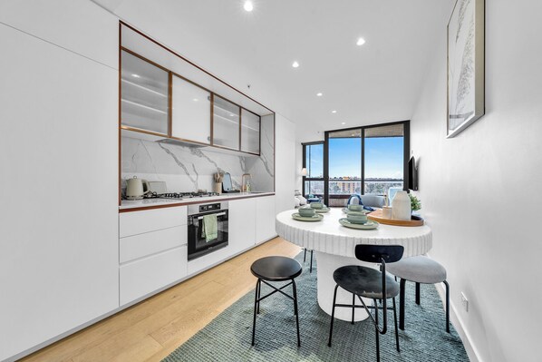 Réfrigérateur, four, plaque de cuisson, lave-vaisselle