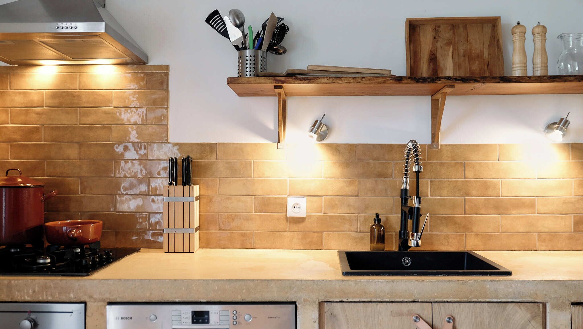 Deluxe House, 2 Bedrooms, Patio, Pool View | Private kitchen | Electric kettle