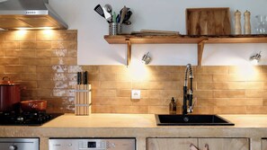 Deluxe House, 2 Bedrooms, Patio, Pool View | Private kitchen