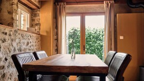 Classic House, 2 Bedrooms, Patio, Pool View | In-room dining