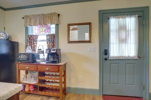 Apartment (0 Bedroom) | Interior