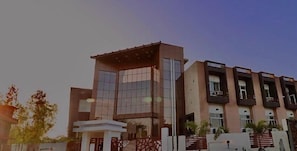 Front of property - Hotel Geeta Garden (Unnao)