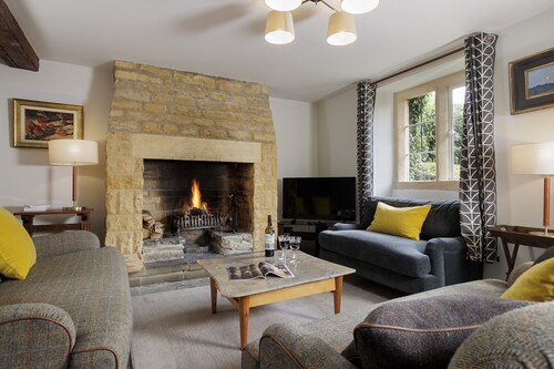 Charming dog friendly cottage - Bank Cottage