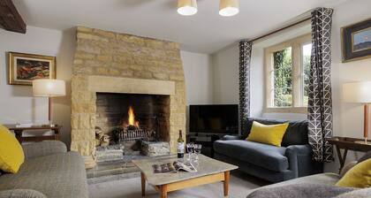 Charming dog friendly cottage - Bank Cottage
