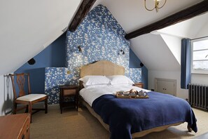 3 bedrooms, desk, travel cot, WiFi