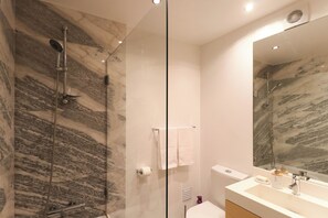 Towels, soap, toilet paper - Sea View Apartment (Portimão)