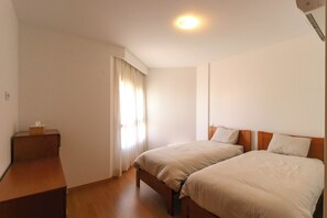 3 bedrooms, iron/ironing board, Internet, bed sheets