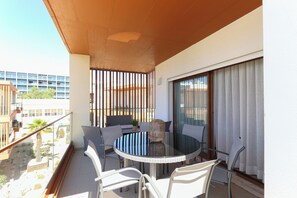 Outdoor dining - Sea View Apartment (Portimão)
