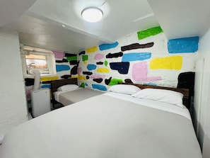 2 bedrooms, iron/ironing board, travel cot, free WiFi