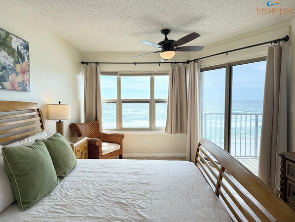 3 bedrooms, desk, iron/ironing board, free WiFi - Emerald Towers West #4002 - Beachfront - 2 King Suites - Free Beach Service! (Fort Walton Beach)