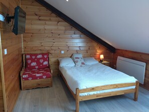 2 bedrooms, bed sheets