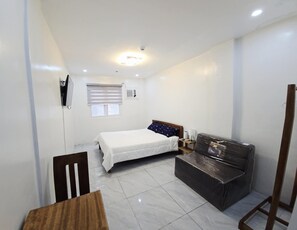 Basic-Einzelzimmer | Laptopgeeigneter Arbeitsplatz, kostenloses WLAN