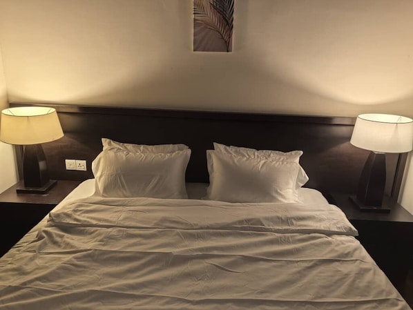 2 habitaciones, tabla de planchar con plancha, wifi y ropa de cama 