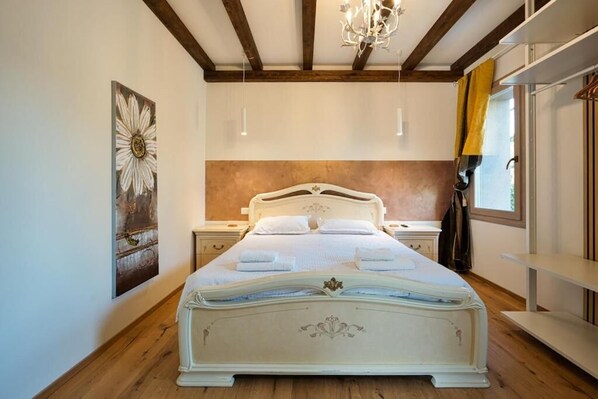 1 bedroom, iron/ironing board, WiFi, bed sheets - Delightful house with AC in Chirignago-Zelarino (Chirignago-Zelarino)