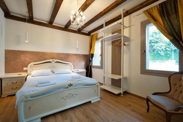 1 chambre, fer et planche à repasser, Wi-Fi, draps fournis