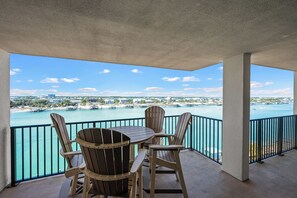 Outdoor dining - Fully Updated, New Rental - Bay Front -Wind Drift- Signature Properties (Orange Beach)
