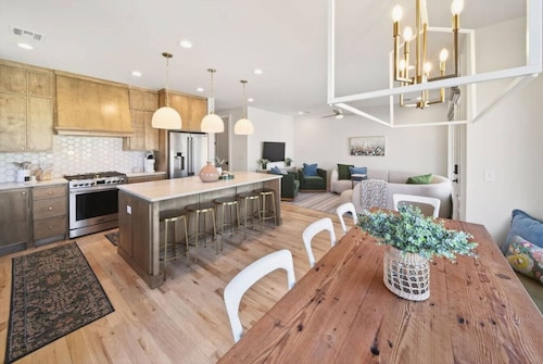 Luxury 4BR |Sleeps 9 | New Build | Family Friendly