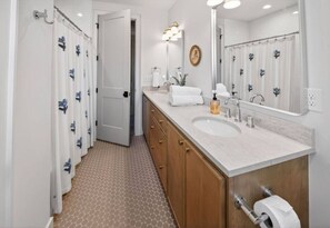 Unclassified image, 3 of 37, button - Luxury 4BR |Sleeps 9 | New Build | Family Friendly (Broken Arrow)