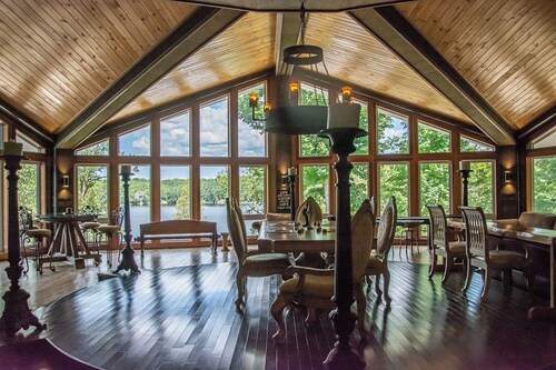 Waterfront Estate for Unforgettable Gatherings, Family Reunions, Peaceful Escape