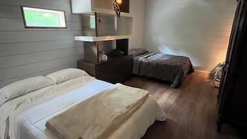 9 bedrooms, iron/ironing board, WiFi, bed sheets