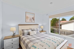 3 bedrooms, desk, iron/ironing board, travel crib - Sea Esta, Family Home in Cowes (Cowes)