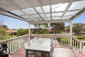 Outdoor dining - Sea Esta, Family Home in Cowes (Cowes)