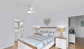 3 bedrooms, desk, iron/ironing board, travel cot