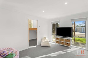 4 Schlafzimmer, Schreibtisch, Bügeleisen/Bügelbrett, Reisekinderbett