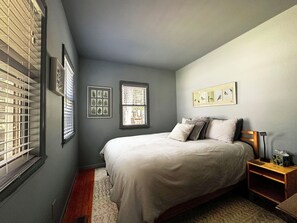 3 slaapkamers, een strijkplank/strijkijzer, gratis wifi, beddengoed