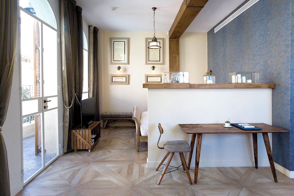 Studio, balkon | Een kluis op de kamer, geluiddichte muren, gratis wifi