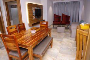 Superior-Zimmer | Essbereich im Zimmer