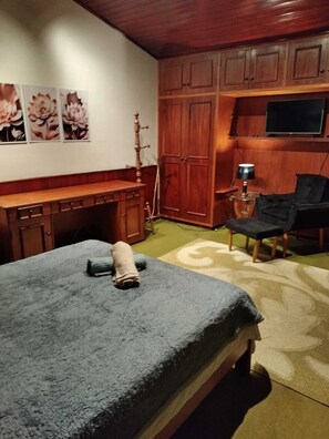 3 bedrooms, free WiFi, bed sheets