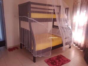 Iron/ironing board, bed sheets