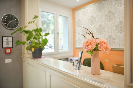 Lobby. Steps from Mestre Station, 4 Mins to Venice, Food & Comfort All Around