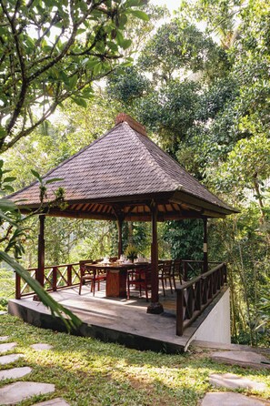 Outdoor dining
