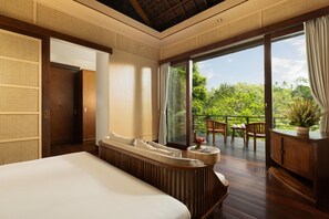 3 bedrooms, in-room safe, iron/ironing board, free WiFi