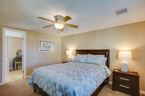 3 bedrooms, iron/ironing board, WiFi, bed sheets