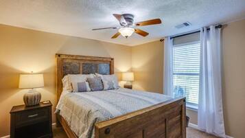 3 bedrooms, iron/ironing board, WiFi, bed sheets