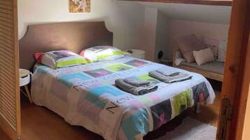 2 chambres, fer et planche à repasser, draps fournis