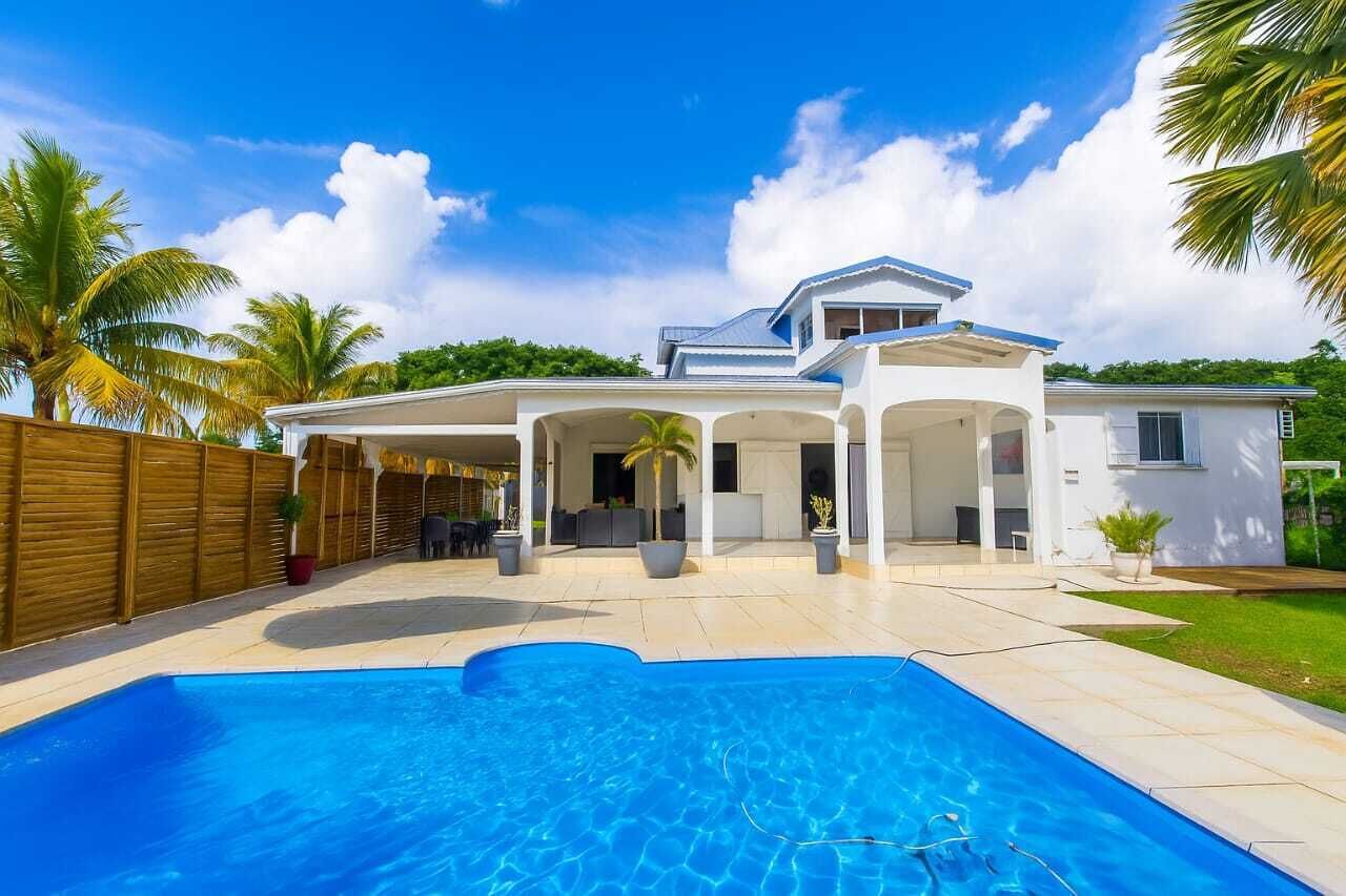 Façade principale de la villa