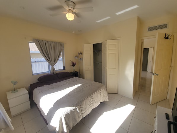 1 bedroom, desk, free WiFi, bed sheets